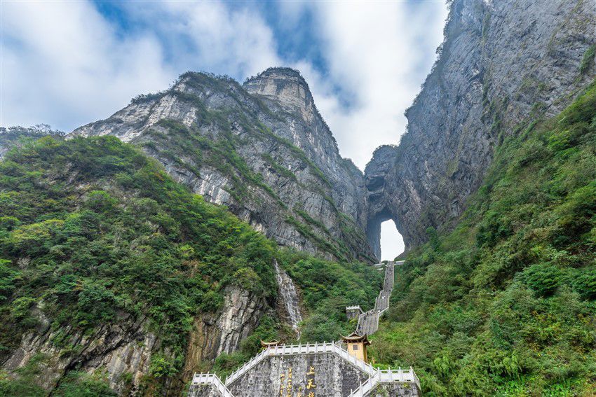玺品湘川│湘山蜀水．长沙、张家界、乐山、峨眉山、黄龙、九寨沟、成都14日●高餐标．奢华酒店